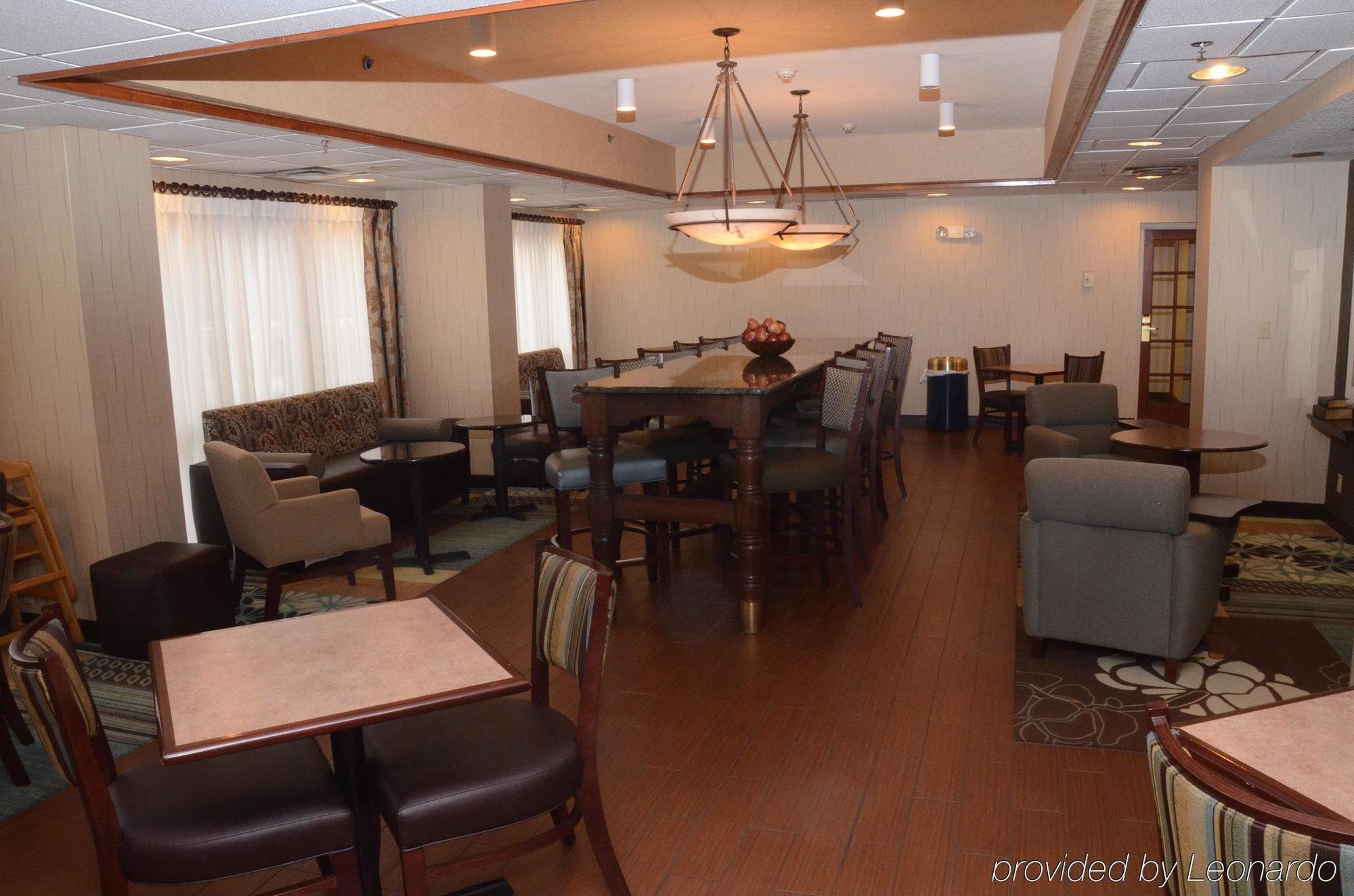 Hampton Inn Abingdon Bagian luar foto