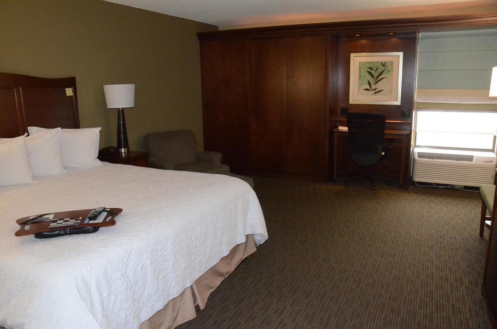 Hampton Inn Abingdon Bagian luar foto