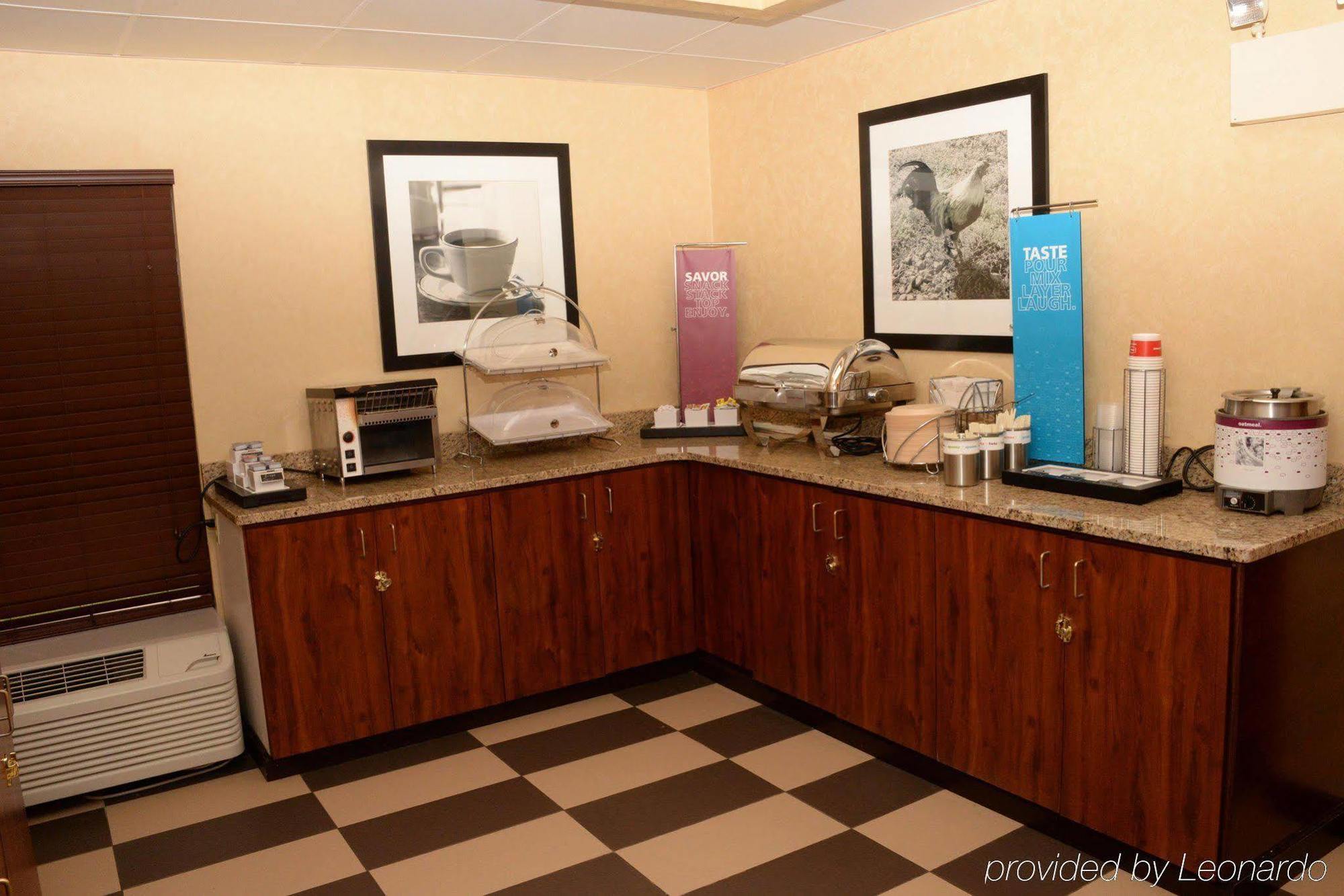 Hampton Inn Abingdon Bagian luar foto