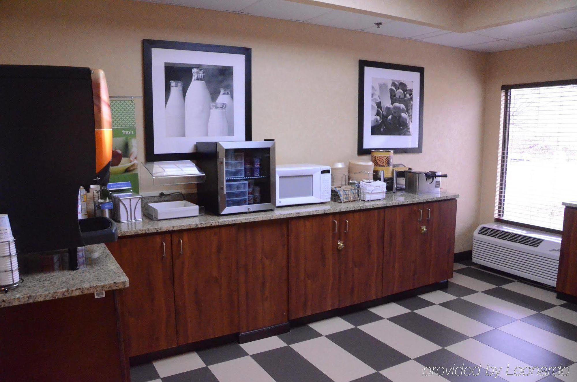 Hampton Inn Abingdon Bagian luar foto