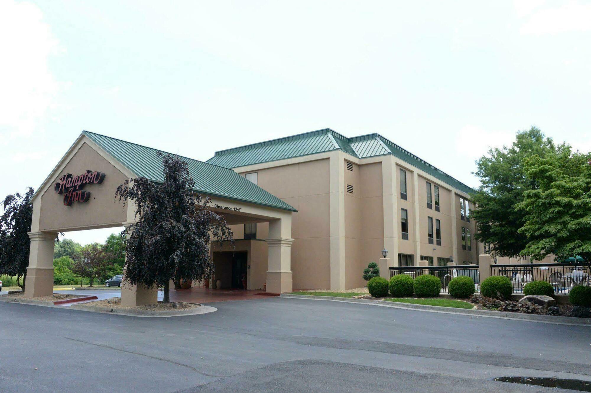 Hampton Inn Abingdon Bagian luar foto